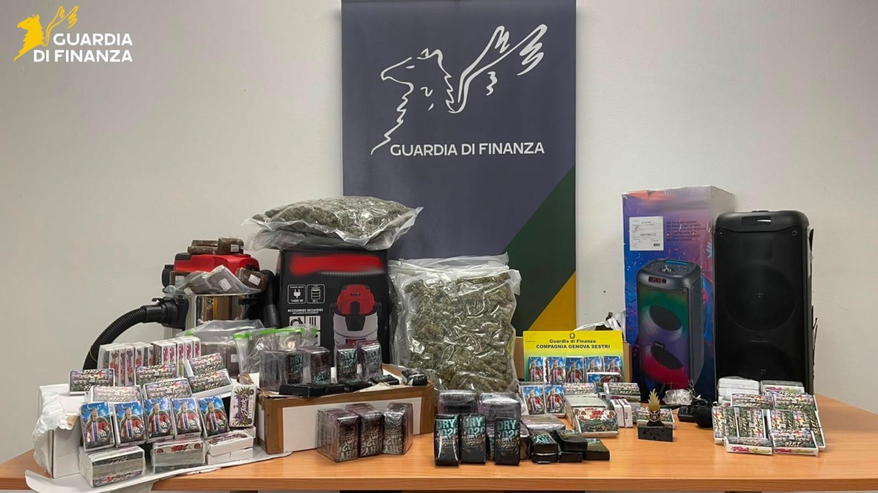 Sequestrati 33 chili di droga nascosti in aspirapolveri e casse