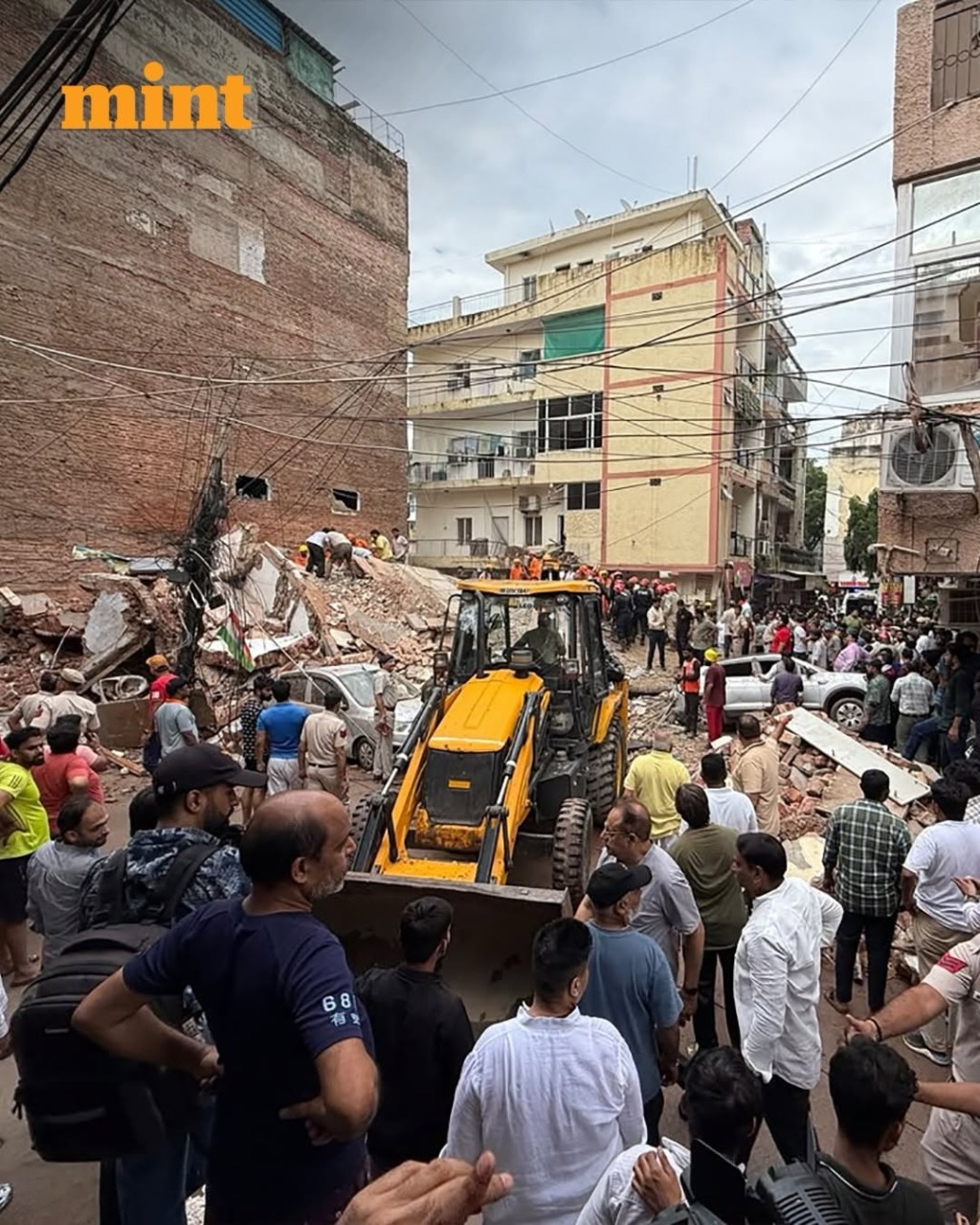 Nuova Delhi, crolla edificio: almeno sei morti