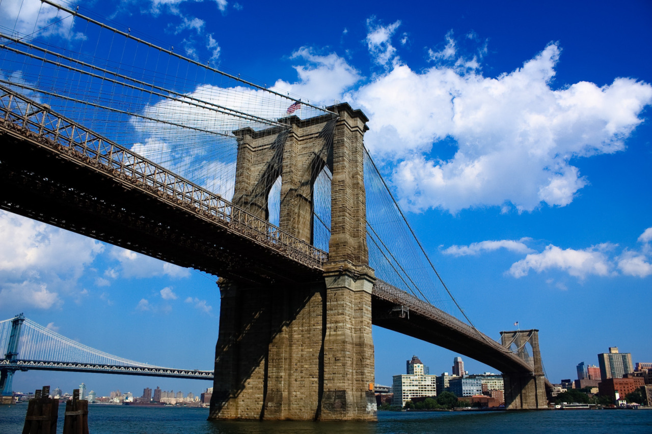 Polizia uccide uomo armato sui cavi del ponte di Brooklyn