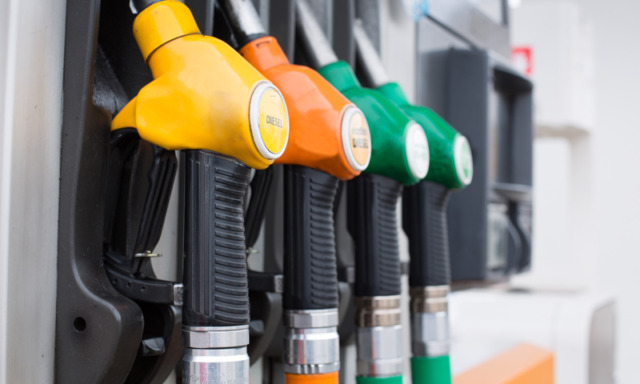 Gasolio oltre 2,33 euro, rincari anche per la benzina