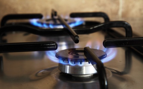 Febbre da price cap: anche Enel e Eni rivendicano sconti sulle bollette energetiche
