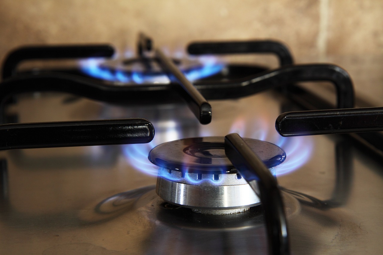 Febbre da price cap: anche Enel e Eni rivendicano sconti sulle bollette energetiche
