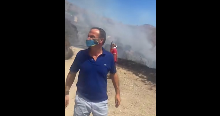 Incendio a Taormina, le fiamme minacciano le abitazioni