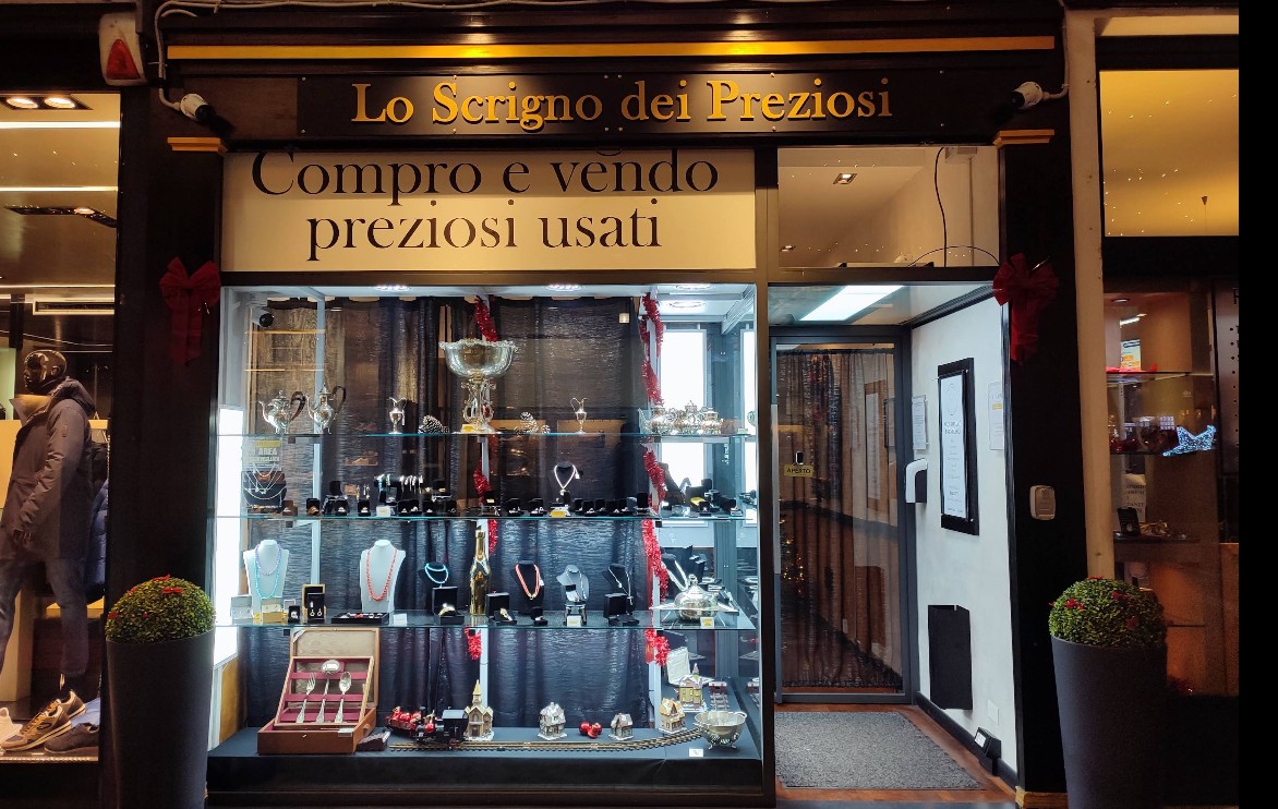 Gioielleria svaligiata a Massa, bottino da 200mila euro