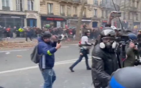 Francia, sciopero pubblico e proteste studentesche: 440 fermi