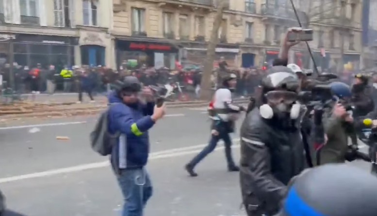 Francia, sciopero pubblico e proteste studentesche: 440 fermi