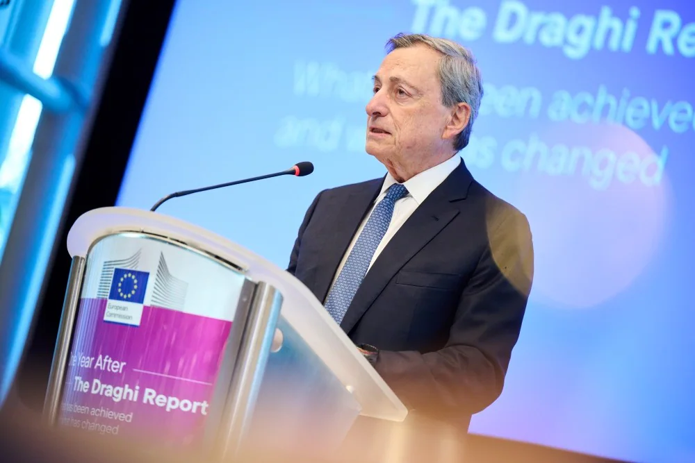 Draghi: l’intelligenza artificiale può rilanciare la produttività Ue