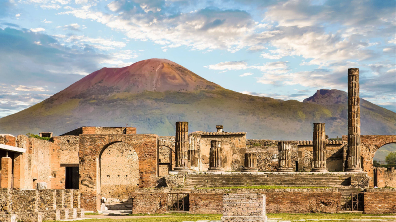Custode del Parco Archeologico di Pompei arrestato per la violenza a un turista di 17 anni