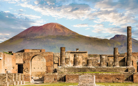 Custode del Parco Archeologico di Pompei arrestato per la violenza a un turista di 17 anni