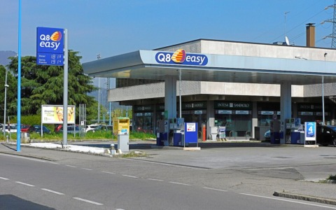 Anche Q8 si adegua al price cap dopo Eni e Ip, accolto l’invito del Governo sul tetto al prezzo dei carburanti