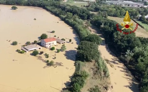 I vigili del fuoco ricordano l’alluvione nelle Marche