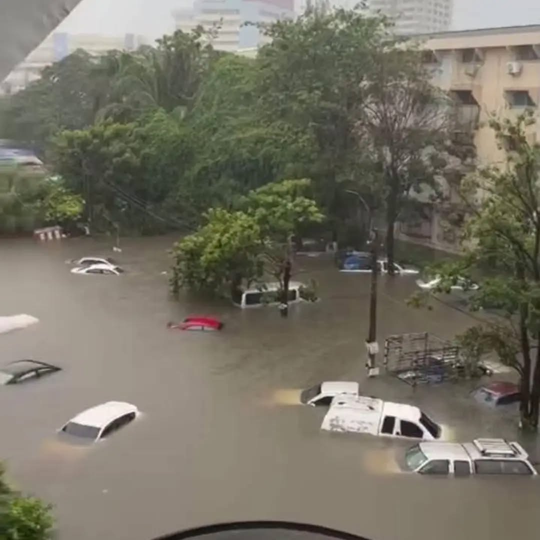 Bangkok allagata, traffico bloccato e residenti evacuati