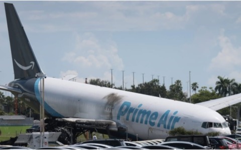 NTSB esamina i rottami del cargo Amazon uscito di pista a Miami