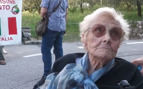 Carmen, 90 anni, in piazza contro il raduno neofascista