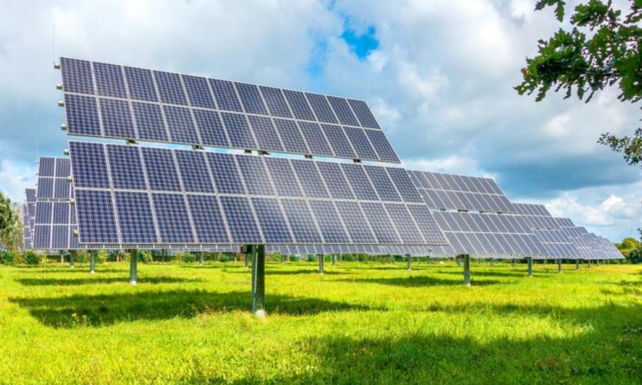Fotovoltaico in crescita, ma la qualità dell’aria resta il dato più critico