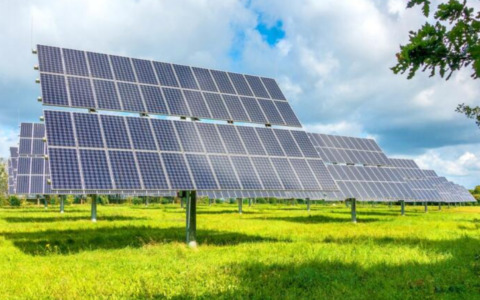 Fotovoltaico in crescita, ma la qualità dell’aria resta il dato più critico