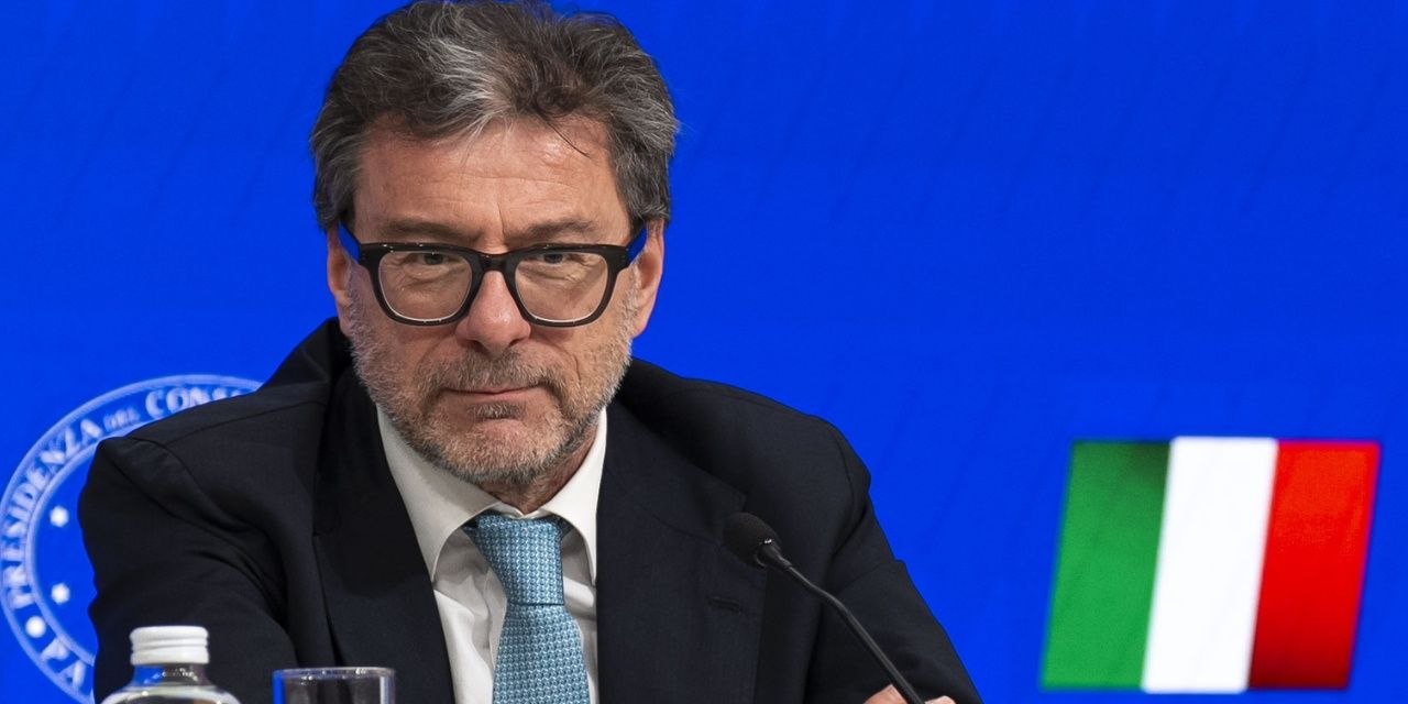 Bilancio Giorgetti da Cernobbio: “Non saremmo stati dei fenomeni, ma la barca continua a galleggiare”