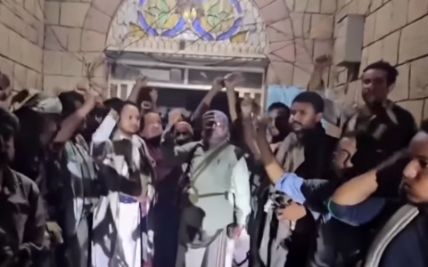 Rinviato l’incontro per trovare un accordo sulla navigazione nello stretto di Hormuz, e il petrolio schizza
