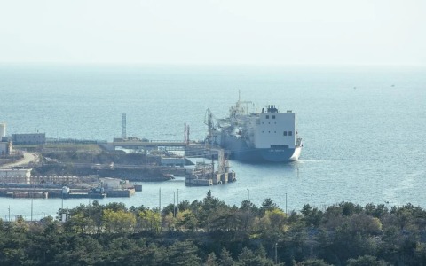 Usa distruggono cinque petroliere iraniane, Teheran reagisce