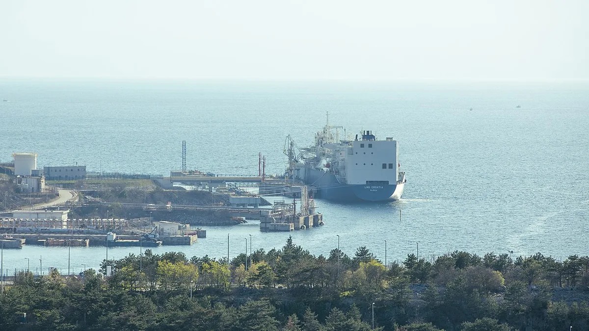 Usa distruggono cinque petroliere iraniane, Teheran reagisce