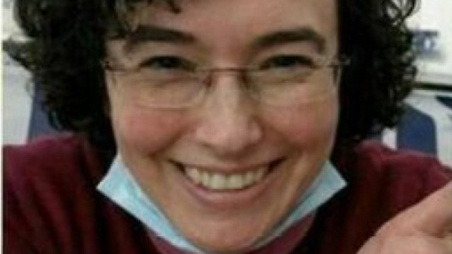 Professoressa accoltellata, il figlio: “Vuole tornare a insegnare”