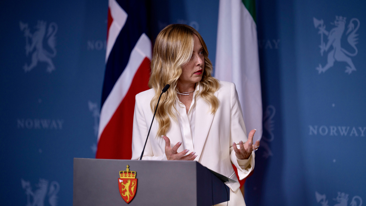 Giorgia Meloni lancia l’allarme da Oslo: “Putin ci sta provocando”