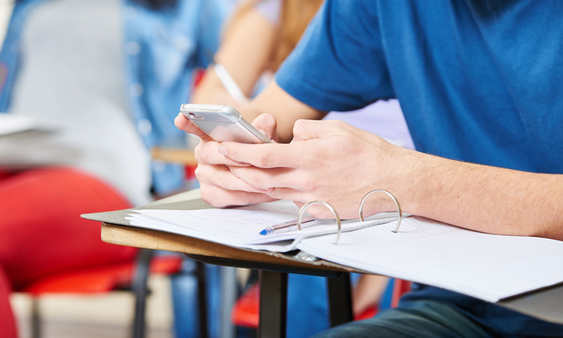 Ue, il Kids Act limita l’accesso ai social per i minori
