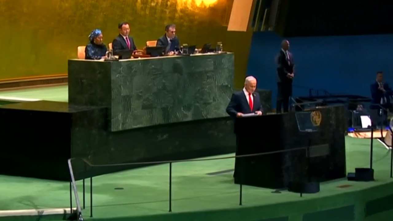 Netanyahu all’Onu nega il genocidio e l’aula si svuota. Fuori proteste, arrestata anche Susan Sarandon