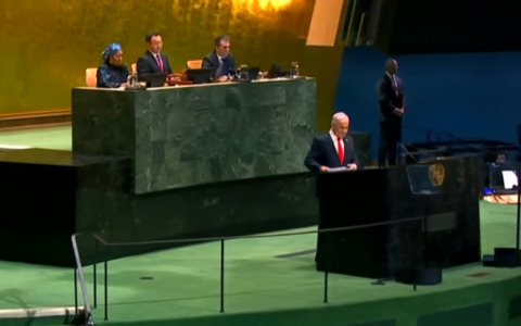 Netanyahu all’Onu nega il genocidio e l’aula si svuota. Fuori proteste, arrestata anche Susan Sarandon