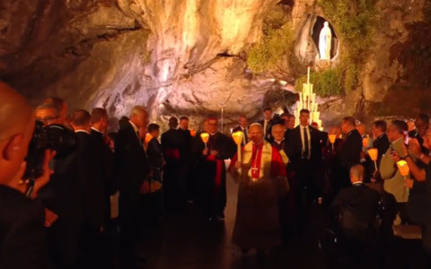 Il Papa a Lourdes incontra sette vittime degli abusi del clero