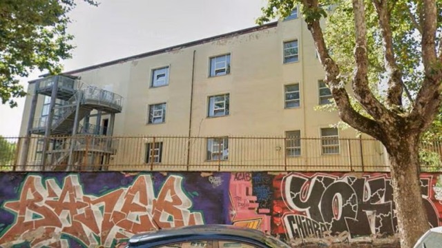 Un’altra aggressione a scuola, stavolta a Roma: 13enne ferisce la prof con spray e coltello