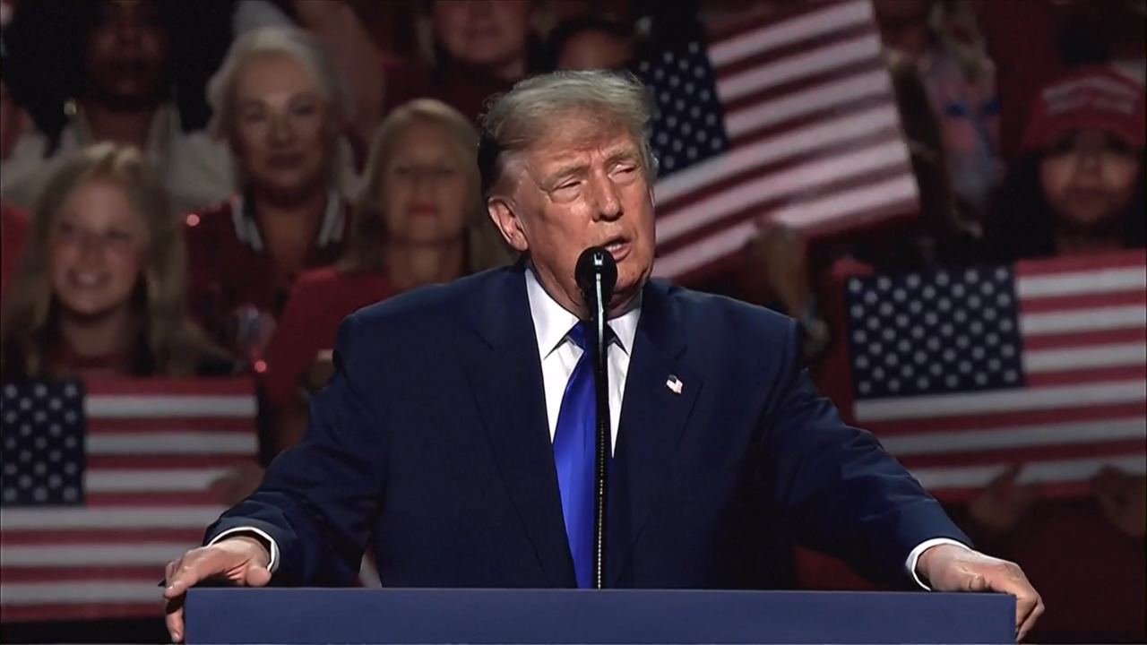 Mossa di Trump in campagna elettorale: “5mila dollari a ogni americano (se vinco)”