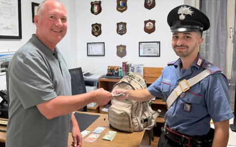 Restituito il bagaglio smarrito con 2.340 dollari