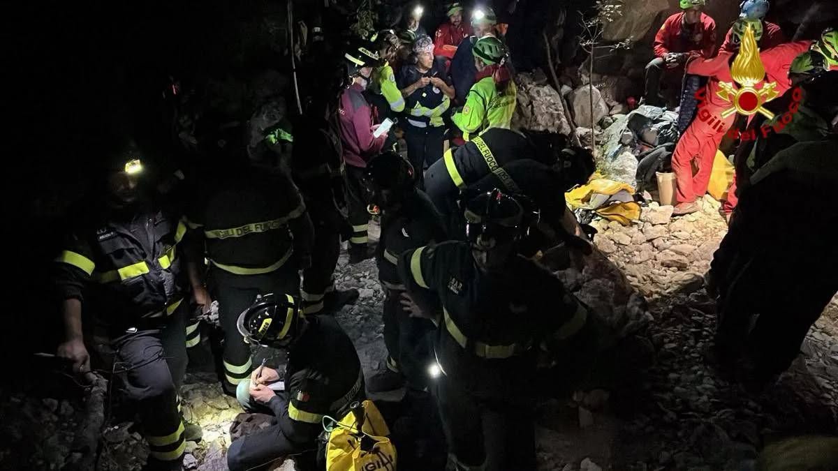 Speleologo bloccato per una frana a dieci metri di profondità in Sardegna