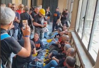 Ex Ilva, operai occupano la Prefettura di Genova