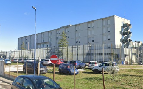 Arrestata al Castrogno con droga nascosta nelle scarpe