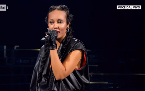 Selma Ezzine conquista il pubblico nei panni di Alicia Keys