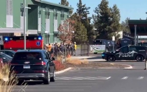 Oregon, quattro vittime in una scuola: ucciso anche l’assalitore