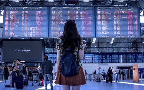 Guasto tecnico alla rete Enav, caos voli: ritardi e capacità dello spazio aereo dimezzata