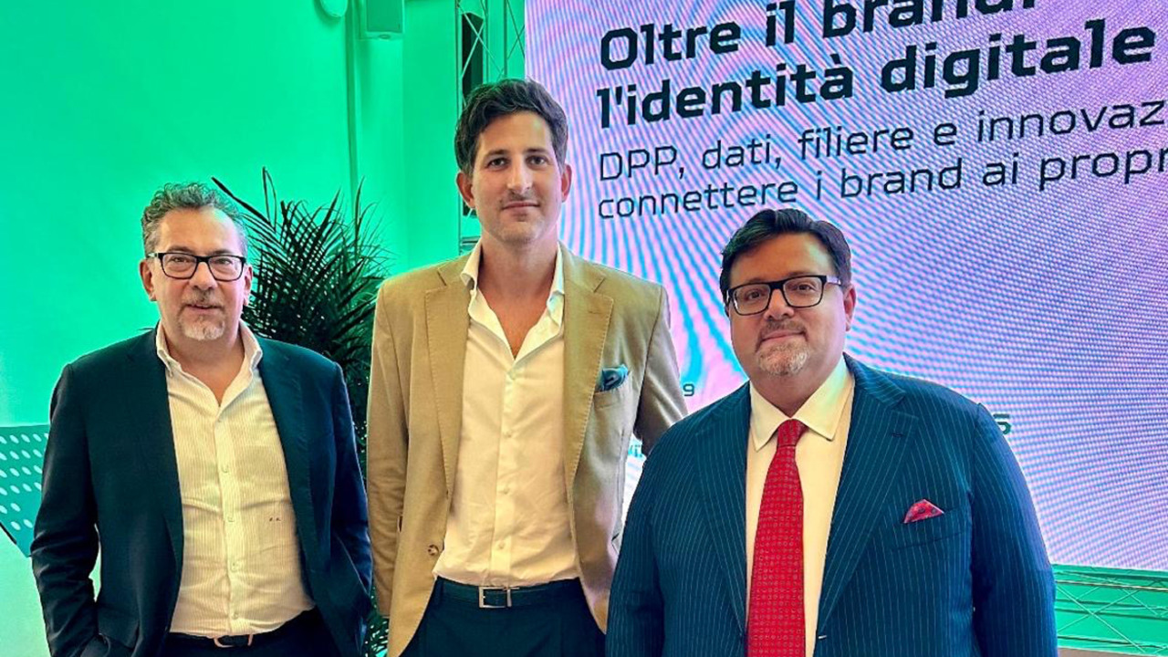 Passaporto digitale dei prodotti, la svolta di UCI per acquisti piu leggeri e trasparenti