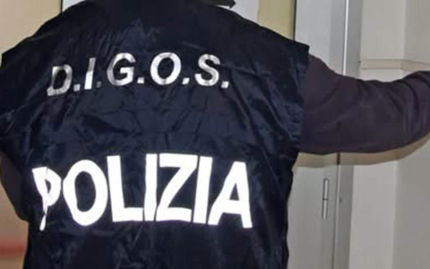 Arrestato a Salerno un universitario: sequestrate armi e manuali