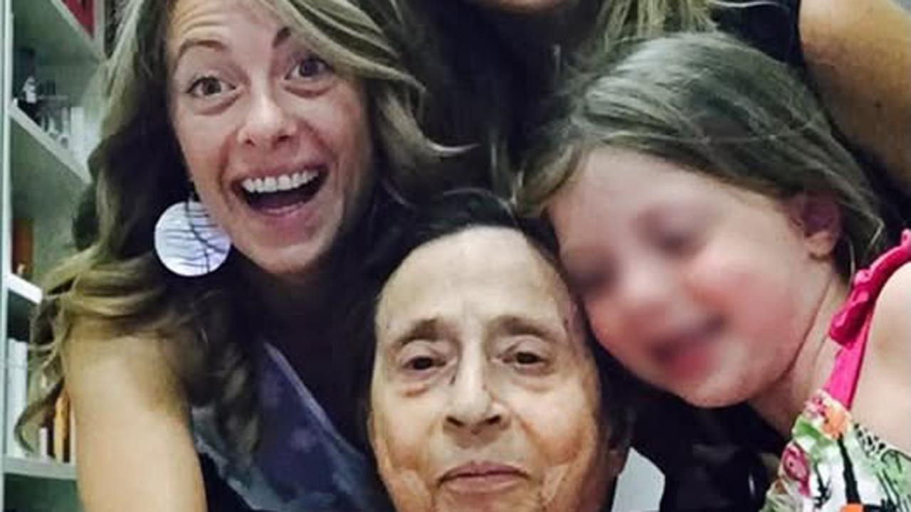 Oggi è la Festa dei nonni, la premier: “Parte fondamentale delle nostre radici”