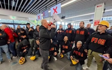Operai ex Ilva occupano l’aeroporto di Genova