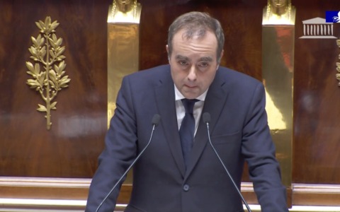 Francia, Lecornu valuta coprifuoco mirati dopo i disordini