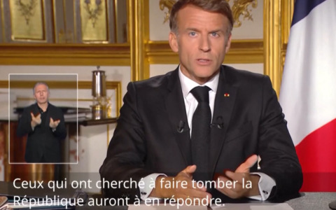 Ennesima giornata di violenza in Francia, Macron: “Chi ha distrutto dovrà pagare”