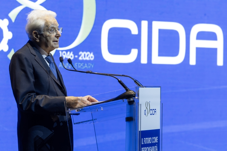 Mattarella: i dirigenti pubblici servano esclusivamente la Nazione