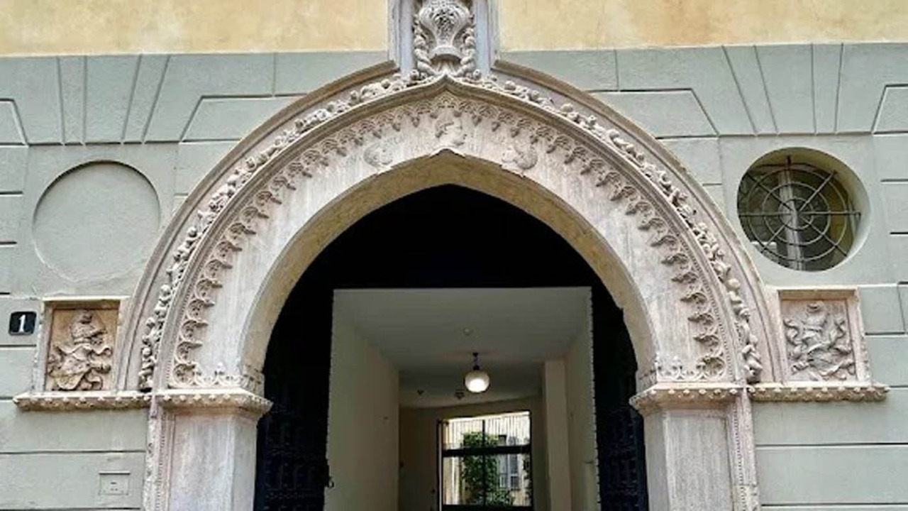 Mediobanca cede in Borsa dopo il rilancio di Intesa su Mps