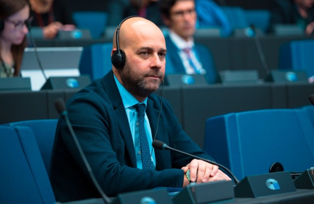 Crisi olio d’oliva, Picaro (FdI-ECR) interroga la Commissione europea su ammasso ed importazioni