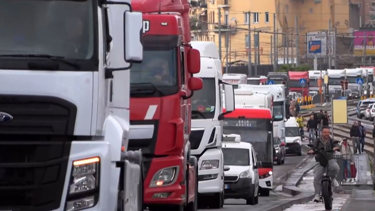 Dal Governo, aiuti per 175 milioni agli autotrasportatori per il caro gasolio